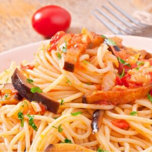Spaghetti aux aubergines, thym et fromage de chèvre